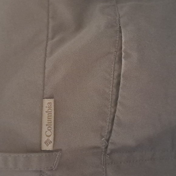 Columbia Grey Athleisure Hiking Shorts - Picture 5 of 7